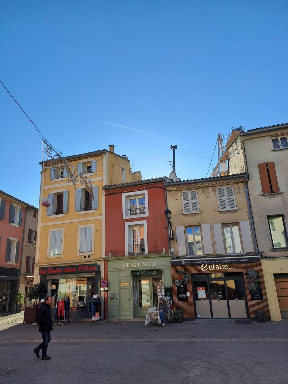 Ferienwohnung Le Nid De Marius LʼIsle-sur-la-Sorgue Exterior foto